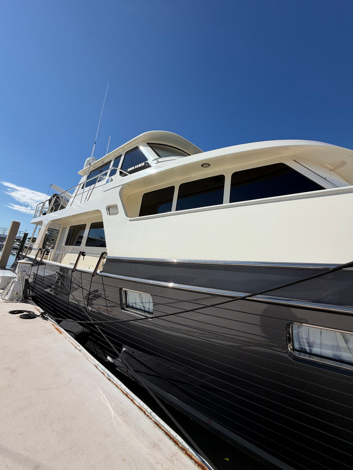 Dark hull yacht and white superstructure profile